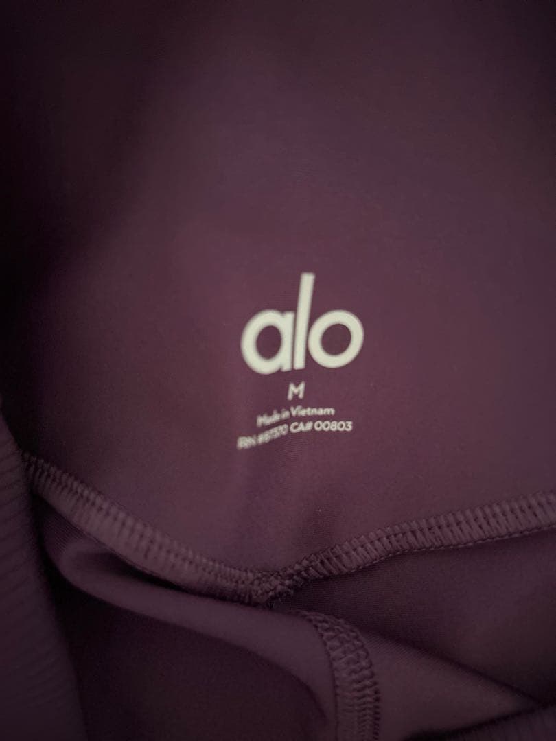 最終値下　alo スポーツブラとレギンスセット 紫　Mサイズ　ヨガウェア