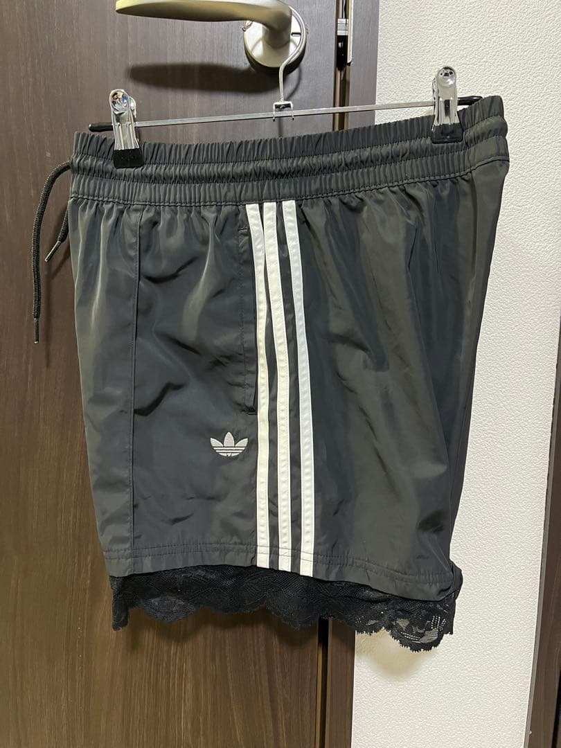 adidas レース トリム スリーストライプス ショーツ ショートパンツ