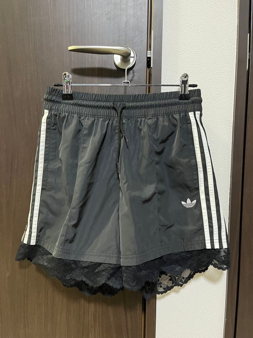 adidas レース トリム スリーストライプス ショーツ ショートパンツ