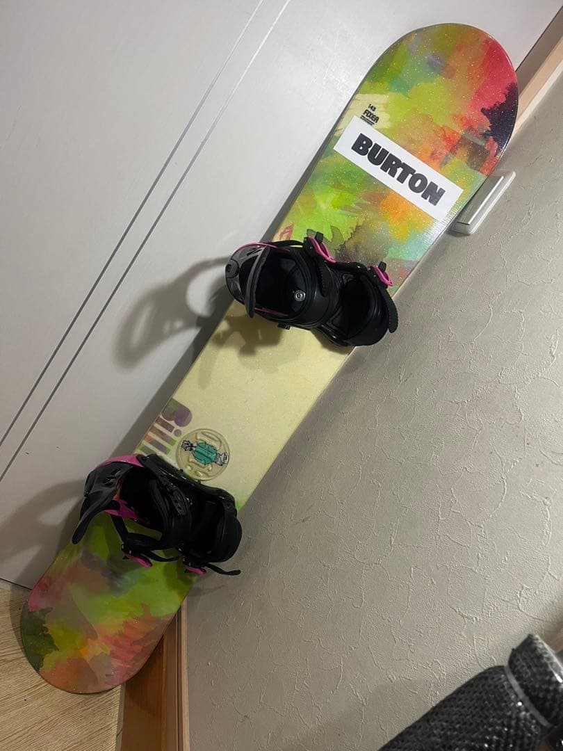 未使用に近い！初中級者向け！ターン、グラトリのしやすいボード！ 143cm