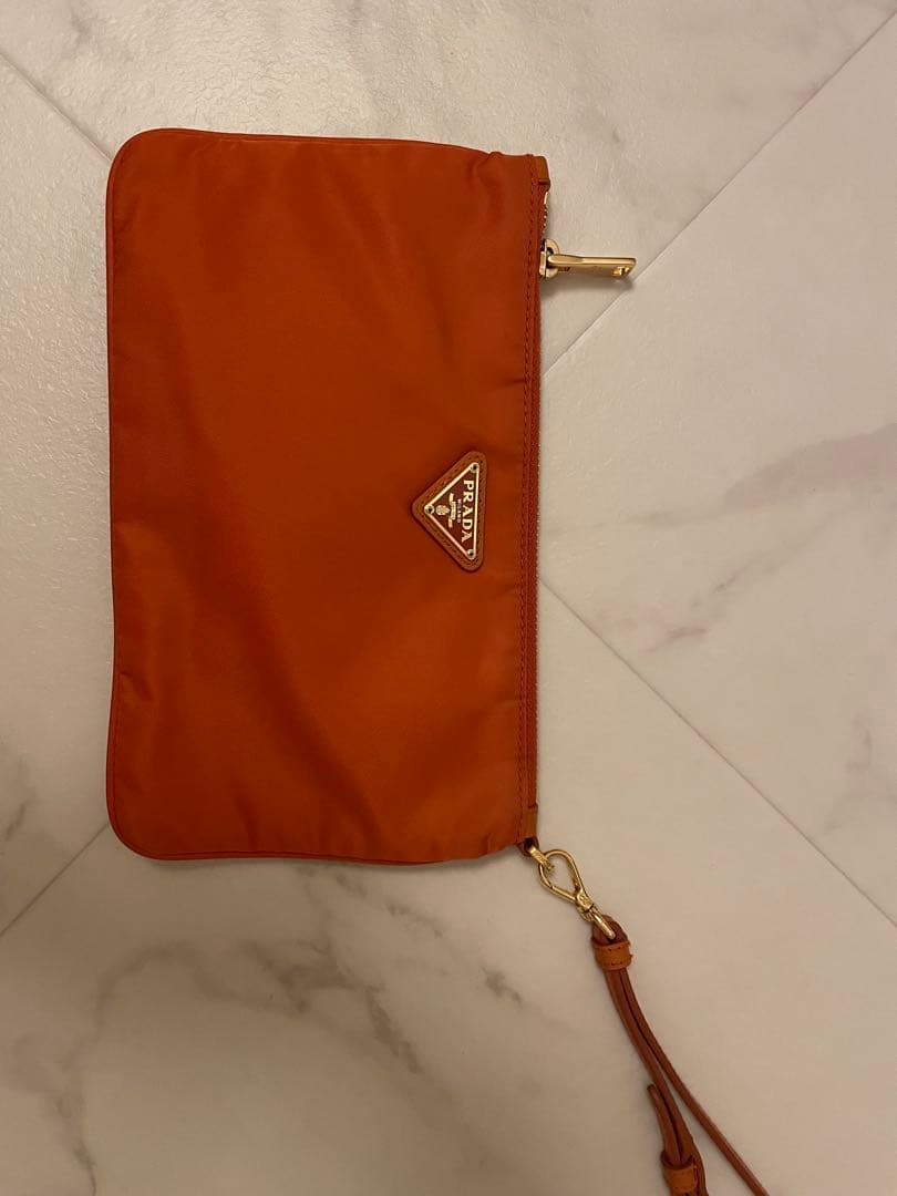 PRADA オレンジ クラッチバッグ