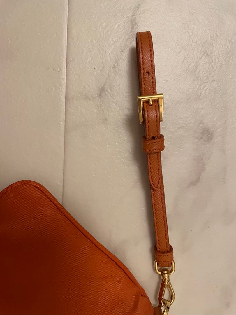 PRADA オレンジ クラッチバッグ