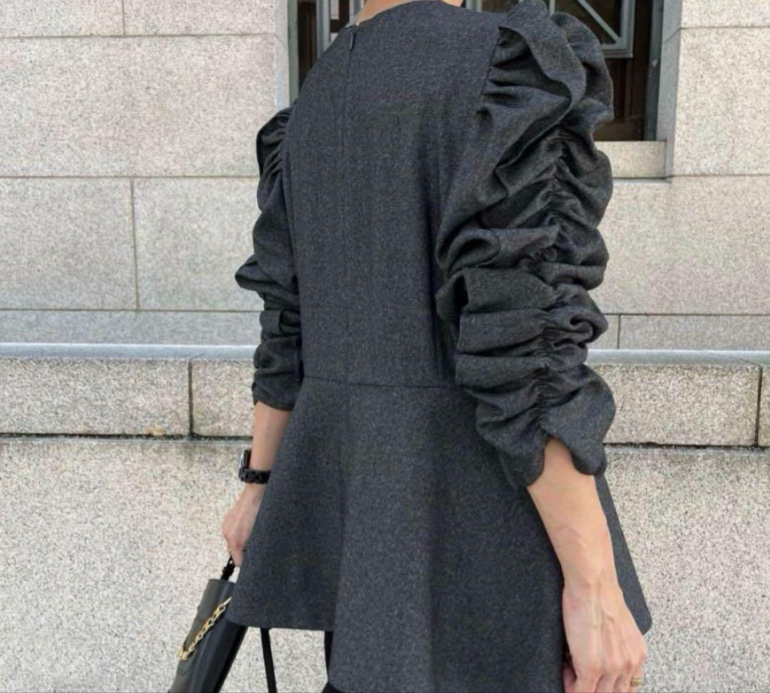 【新品未使用タグ付き】Heve シャーリングペプラムトップス