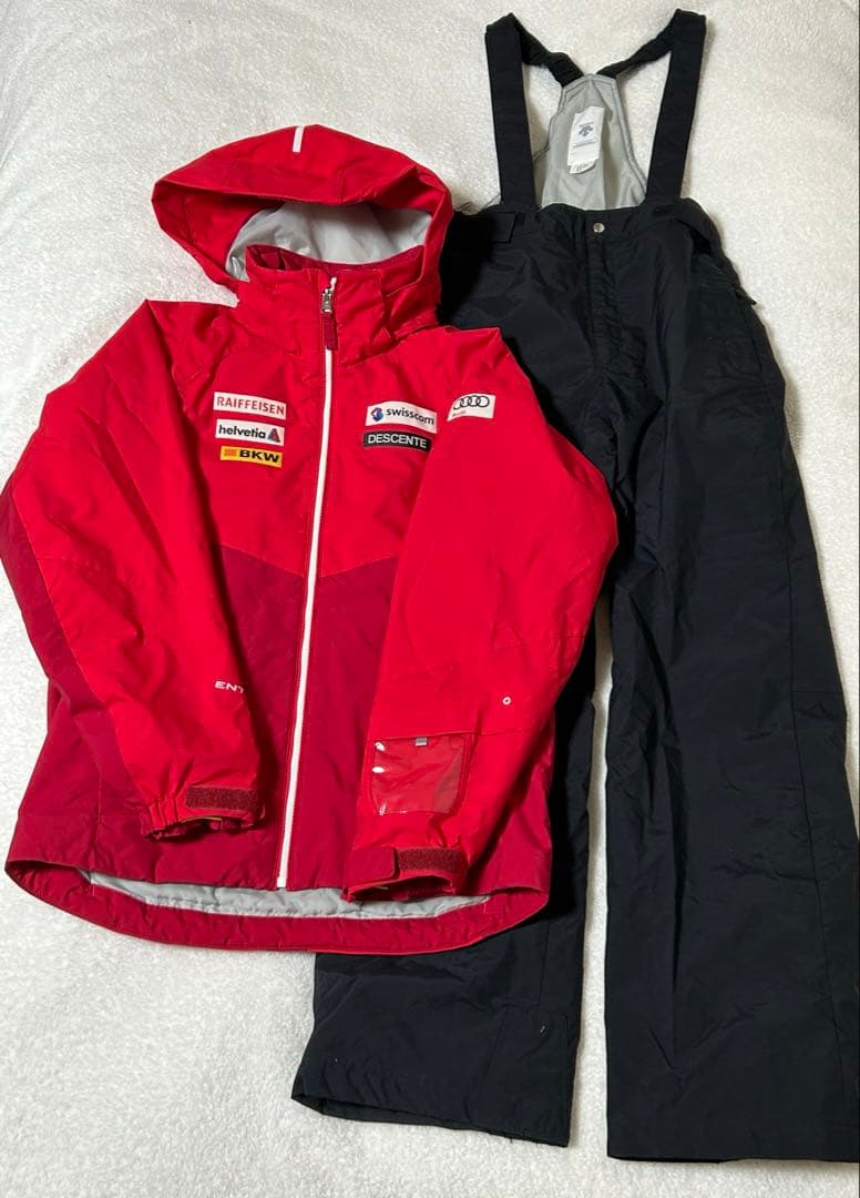 DESCENTE デサント　スキーウェア　男の子　スイスチームモデル　160