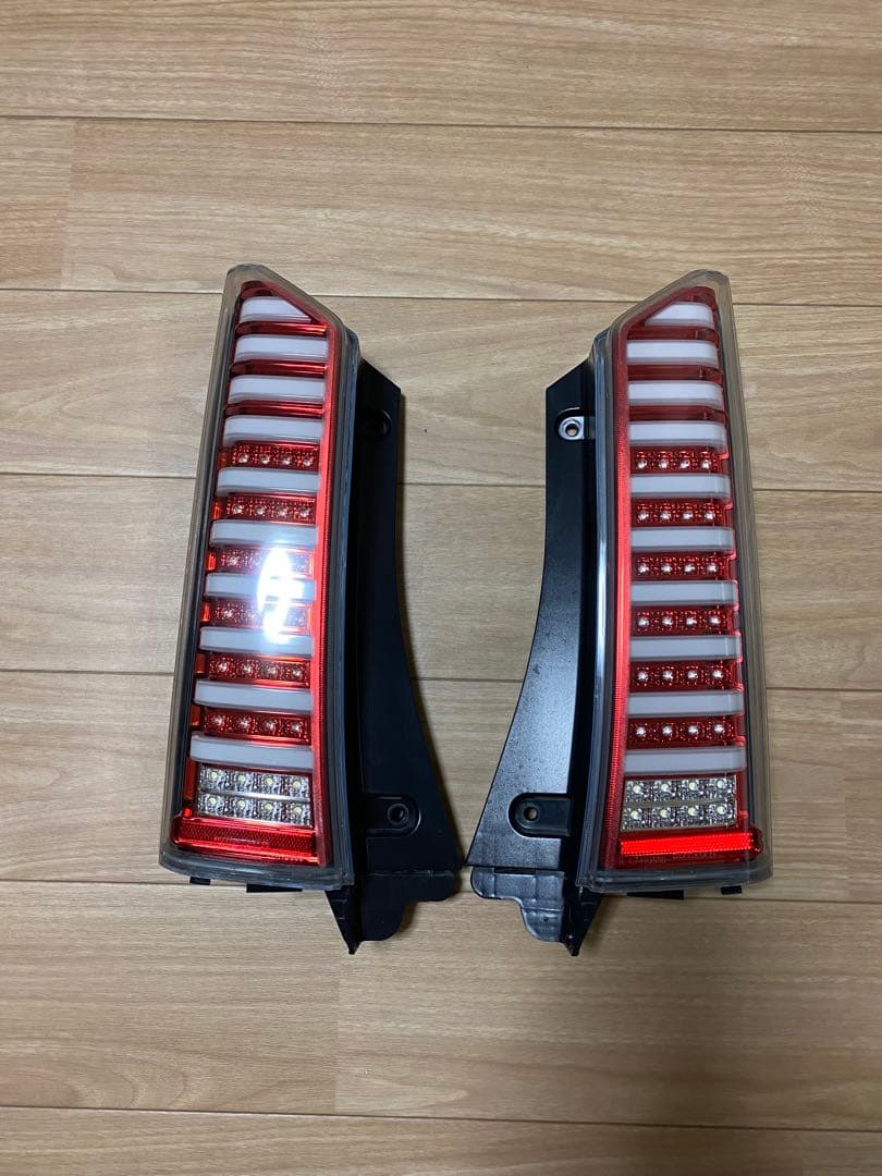 N BOX JF1 クリスタルアイ　テールランプ