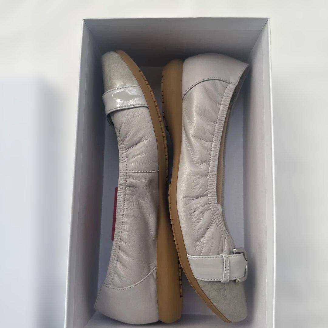 卑弥呼　バックルスニーカーパンプス　25.5cm［新品］