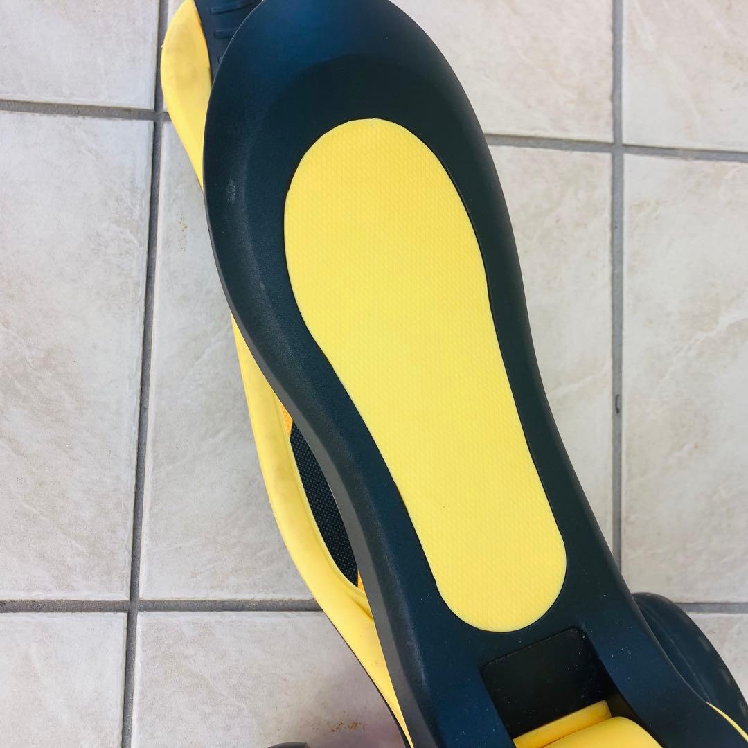 KÜB黄色い三輪スケーターホイール LEDライト　座ったり立ったりして乗れます