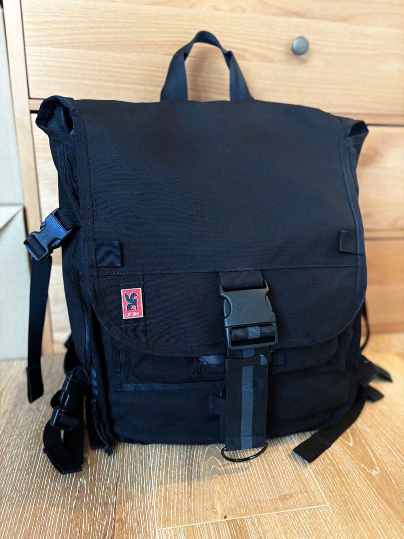 Chrome ブラック メッセンジャーバッグ ワルシャワ ミディアム