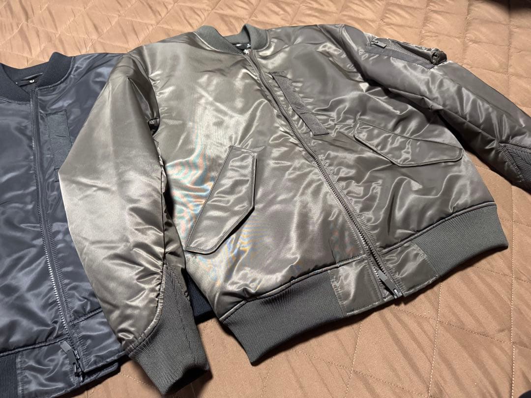 ハイブリッドダウンオーバーサイズMA－1 GLAYとBLACK２つMサイズ