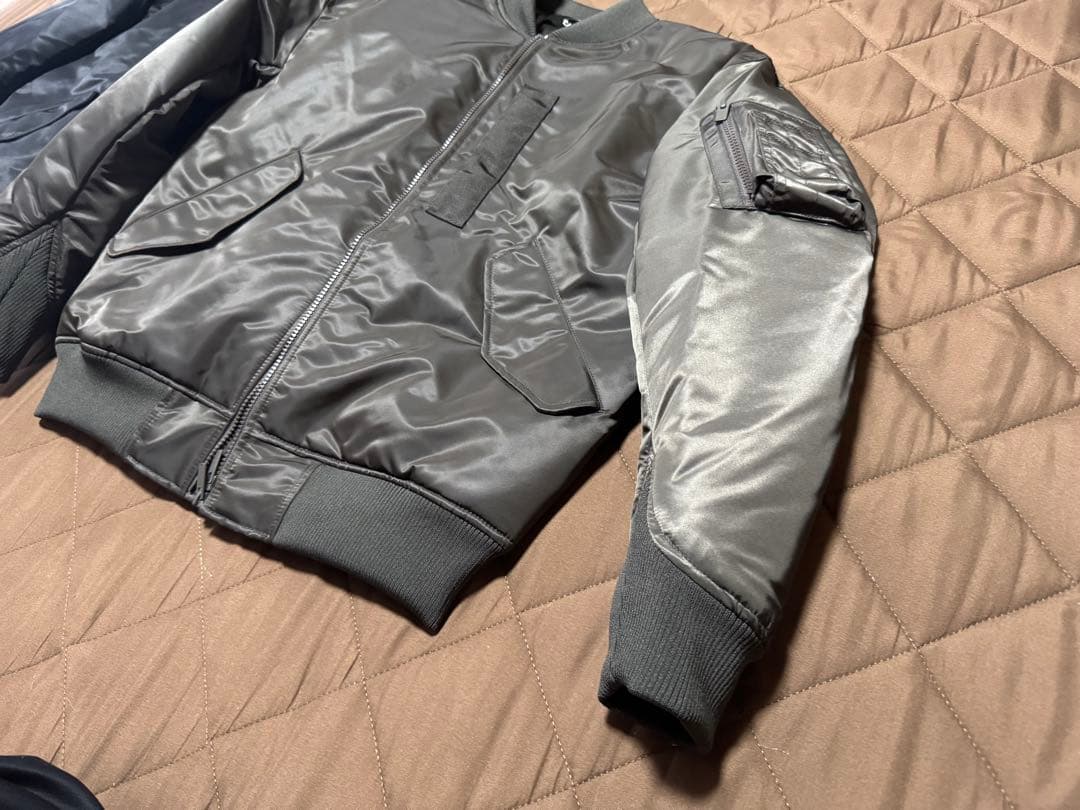 ハイブリッドダウンオーバーサイズMA－1 GLAYとBLACK２つMサイズ