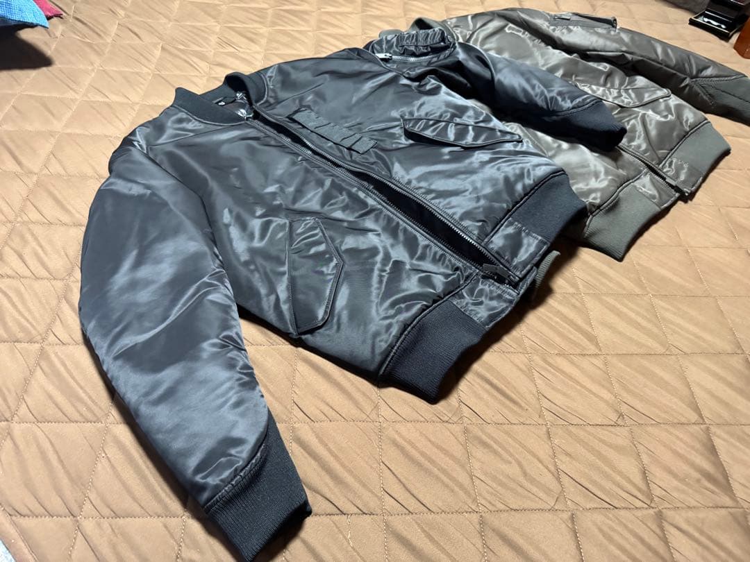 ハイブリッドダウンオーバーサイズMA－1 GLAYとBLACK２つMサイズ