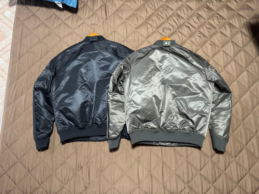 ハイブリッドダウンオーバーサイズMA－1 GLAYとBLACK２つMサイズ
