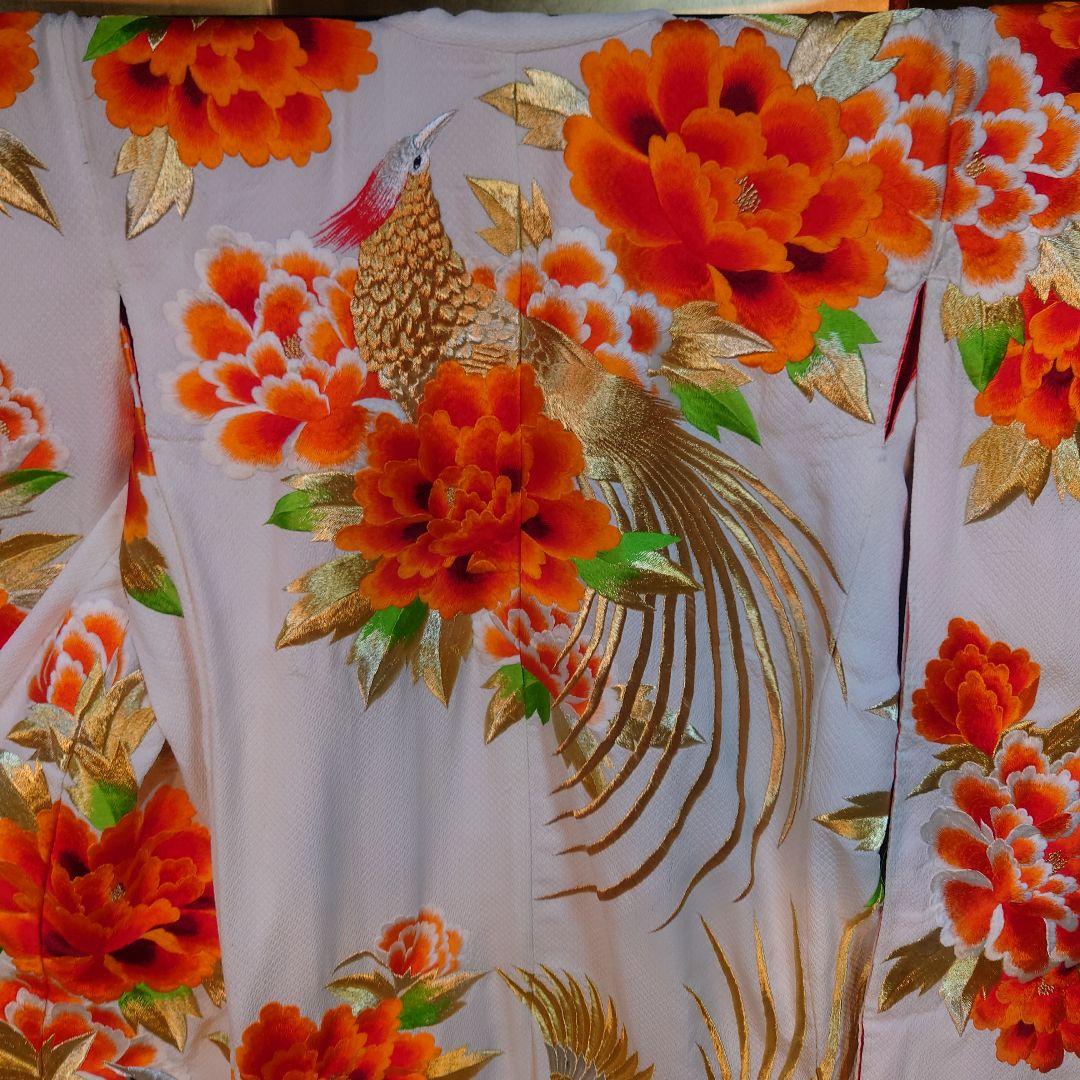 色打掛 白地にオレンジと赤の花柄 金色の鳳凰刺繍