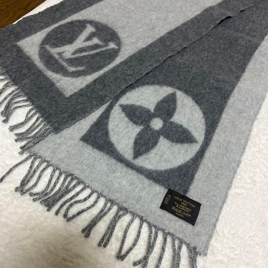 Louis Vuitton グレー マフラー ロゴ入り