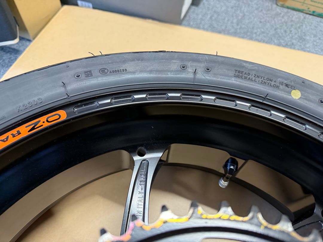 OZ Racing スポーツホイール & Bridgestone スリックタイヤ