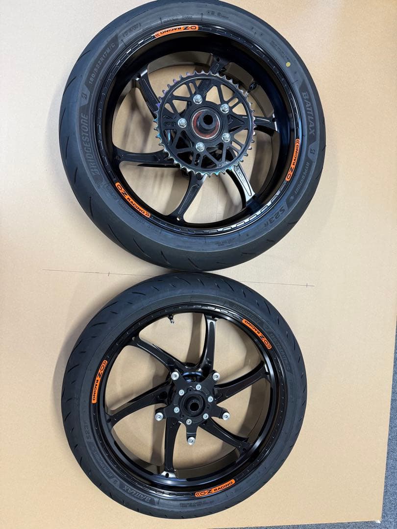 OZ Racing スポーツホイール & Bridgestone スリックタイヤ