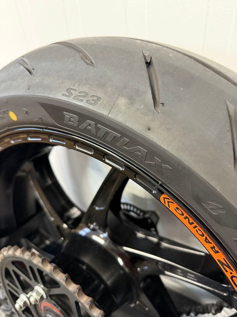 OZ Racing スポーツホイール & Bridgestone スリックタイヤ