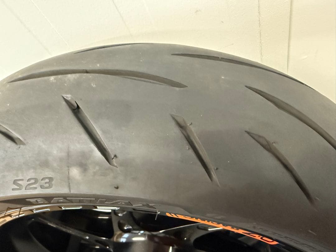 OZ Racing スポーツホイール & Bridgestone スリックタイヤ