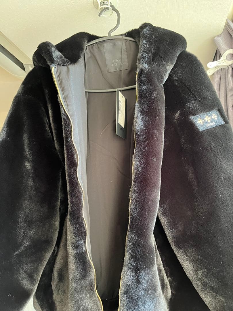 新品未使用♡TATRAS YUMOLAフード付きフェイクファーブルゾン