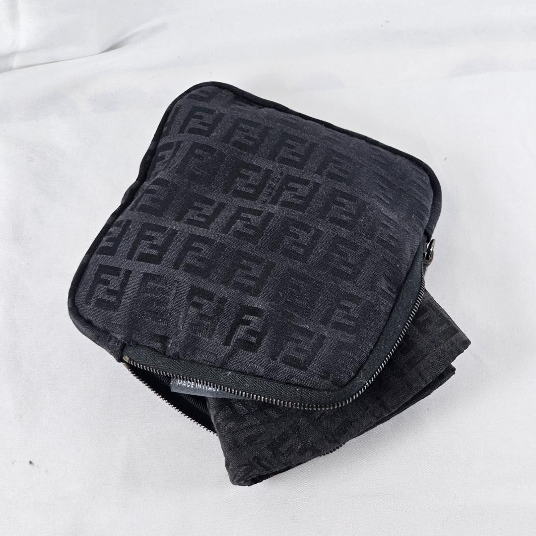 【希少・美品】Fendi ブラック　ズッカ柄 バケットハット 収納ポーチ付き