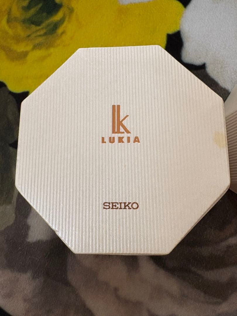 SEIKOLUKIA2016クリスマス限定電波ソーラー腕時計説明書ありレディース
