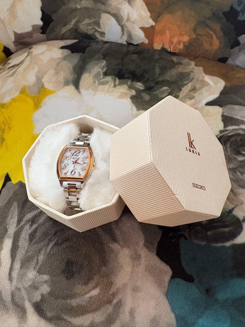 SEIKOLUKIA2016クリスマス限定電波ソーラー腕時計説明書ありレディース