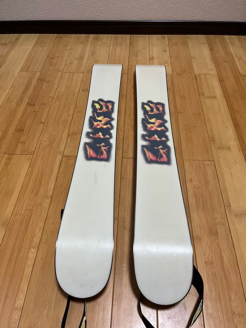 LINE five-O ショートスキー ホワイト　ロボット