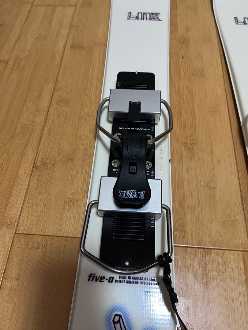 LINE five-O ショートスキー ホワイト　ロボット