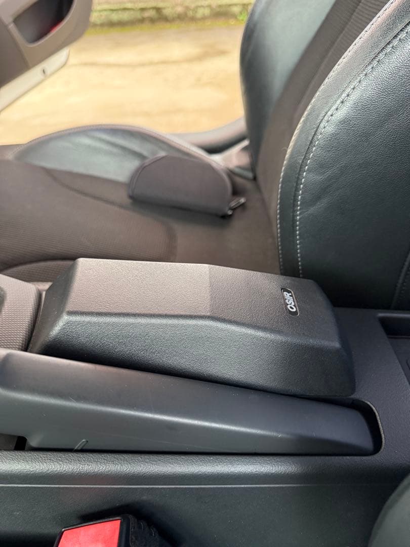 アウディTT OSIR アームレスト Audi TT/TTS/TTRS(8J)