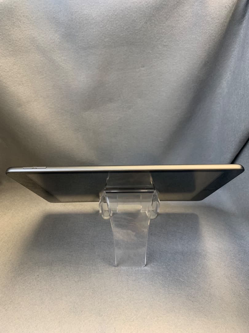 美品 iPad 第８世代 32GB Wi-Fi版 スペースグレー色