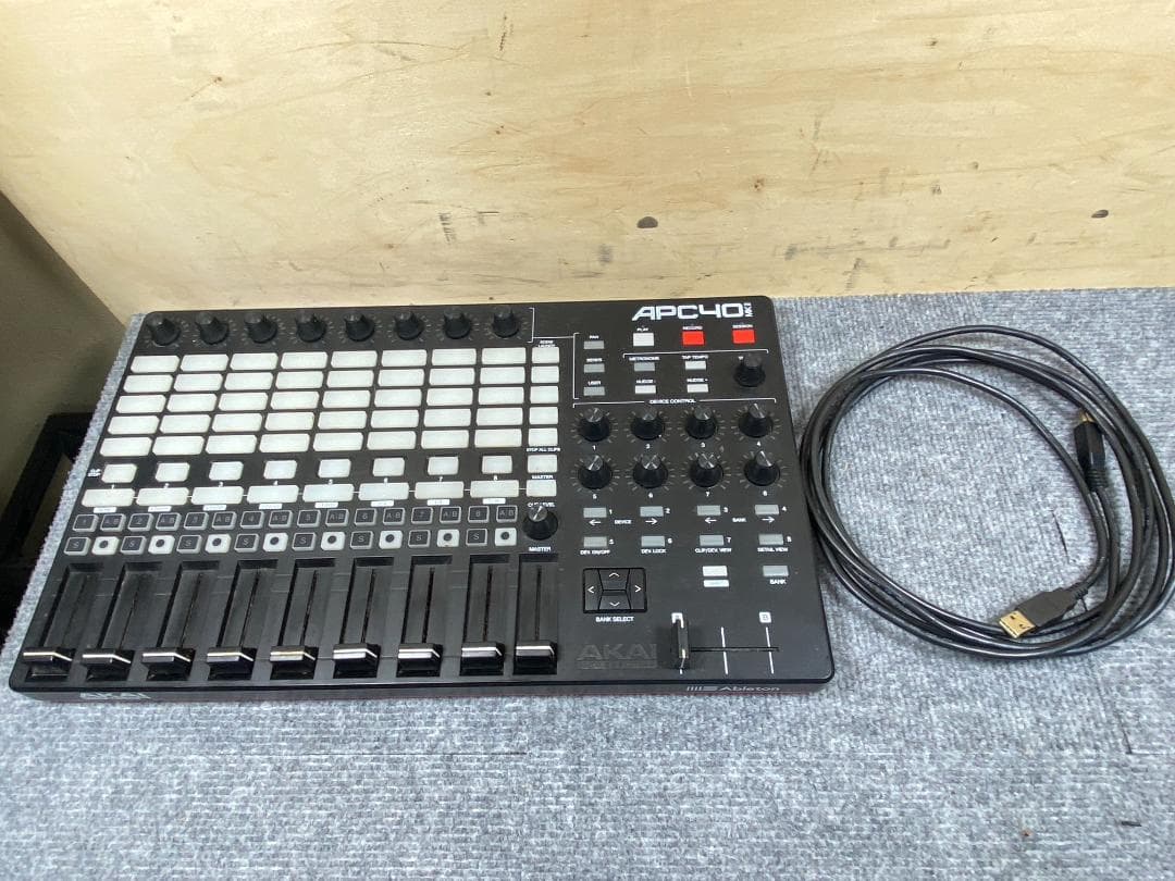 830 AKAI APC MK2 パッド　コントローラー