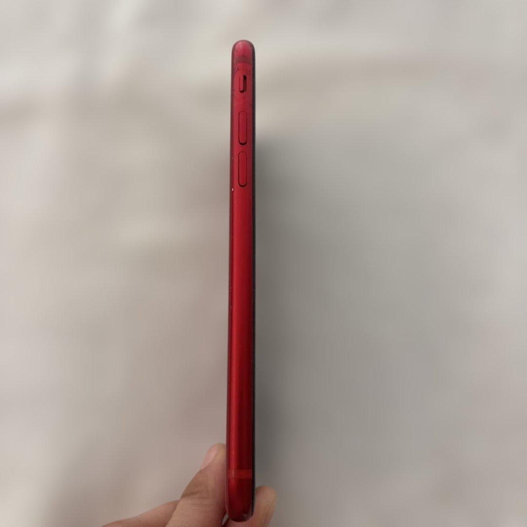 い*ご様 ［画面美品］iPhone8大きなキズなし