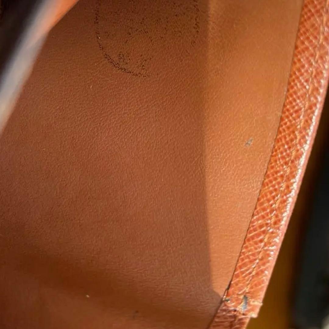 ルイヴィトン　メンズ　二つ折り財布　なし