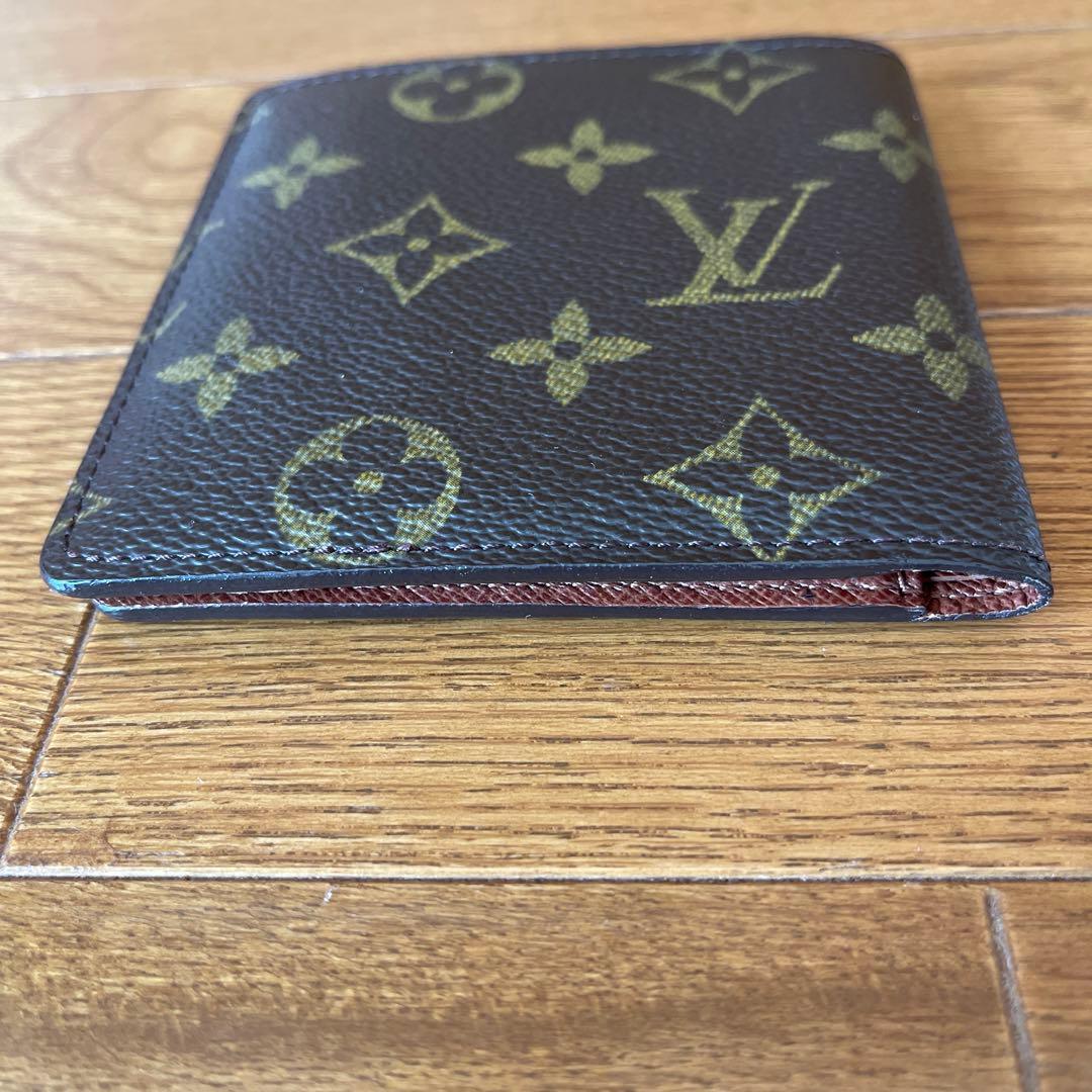 ルイヴィトン　メンズ　二つ折り財布　なし