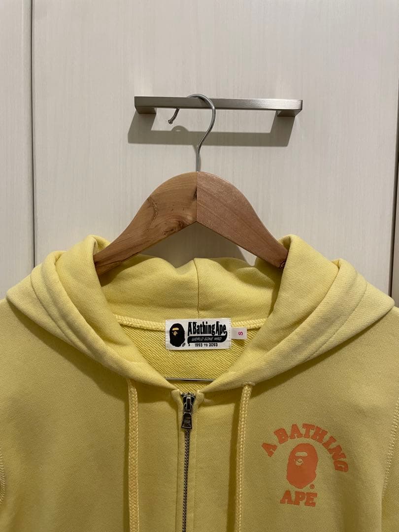 A BATHING APE COLLEGE ZIP HOODIE イエロー