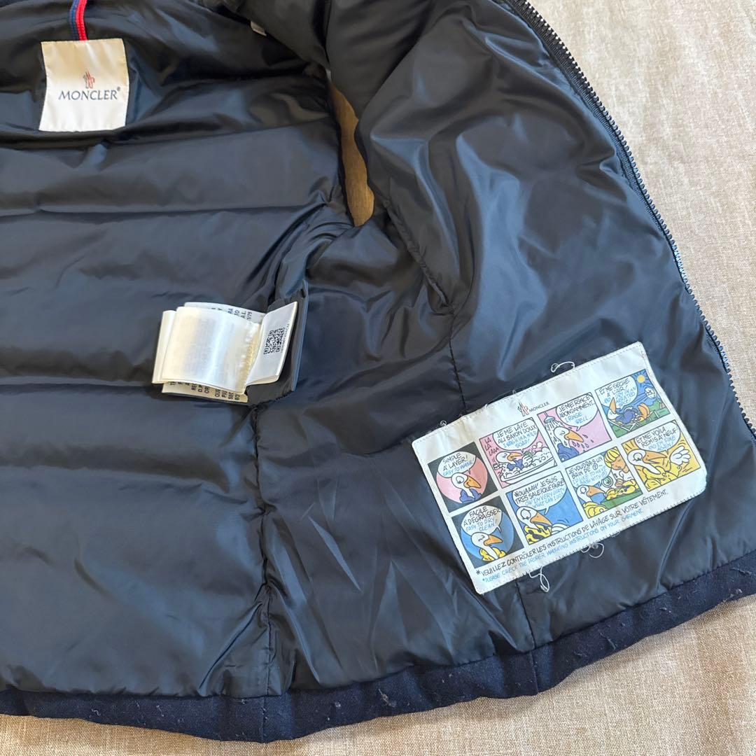 MONCLER 黒ダウンベスト