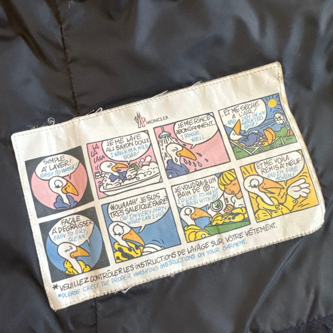 MONCLER 黒ダウンベスト