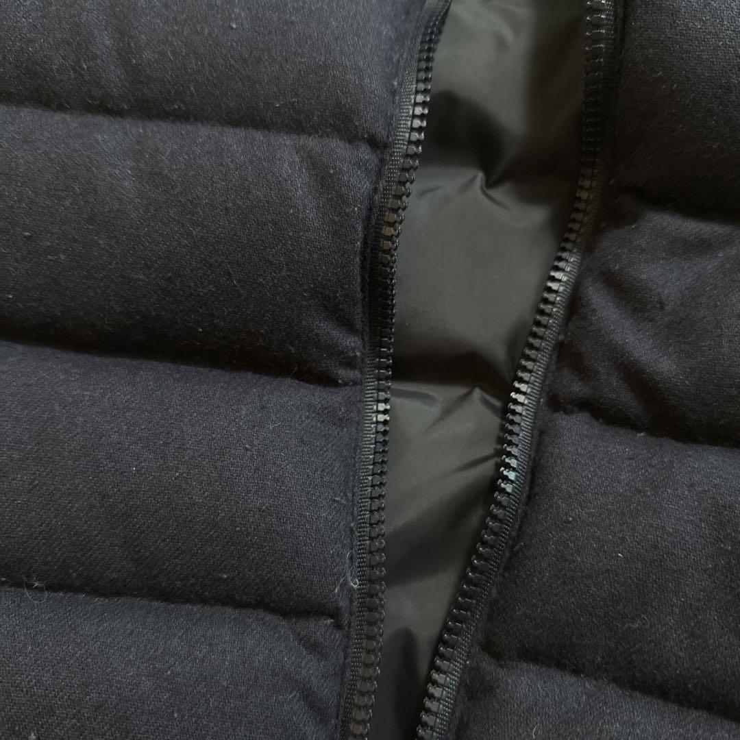 MONCLER 黒ダウンベスト