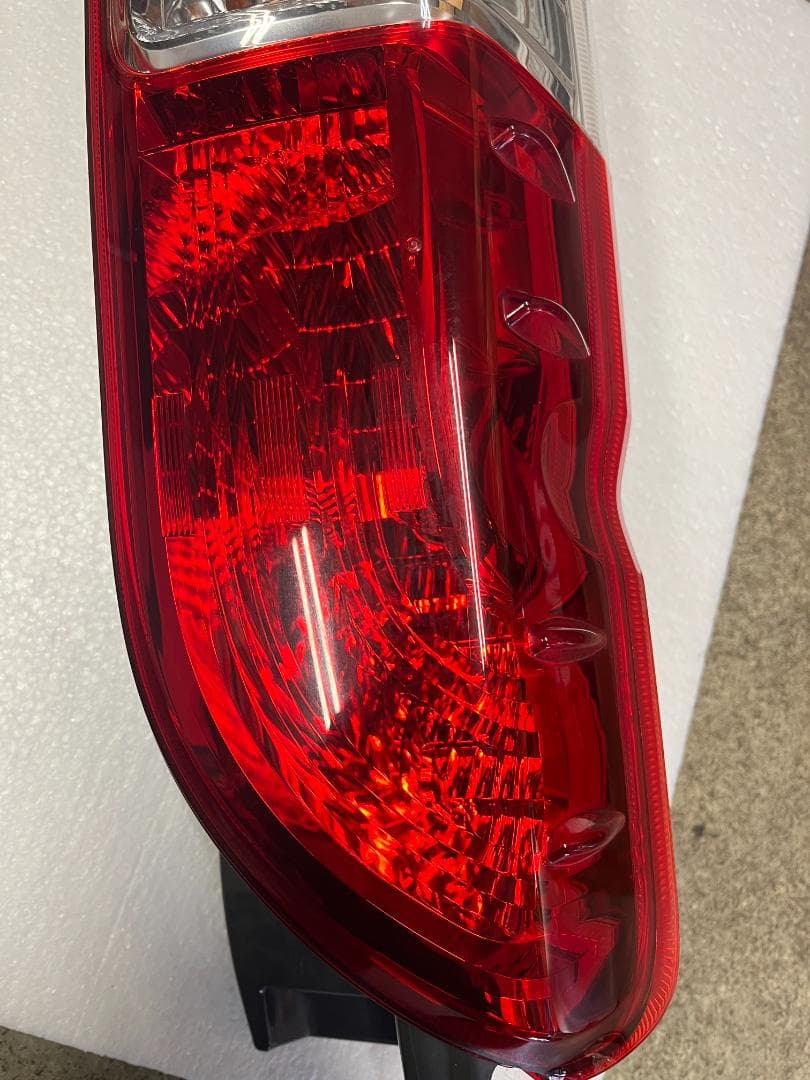 ハイエース 200系 純正テールランプ 左右セット 美品