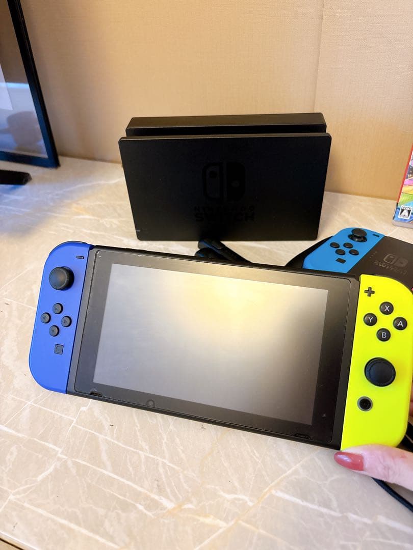 Switch本体&マリオカート(ジョイコン4つ付き