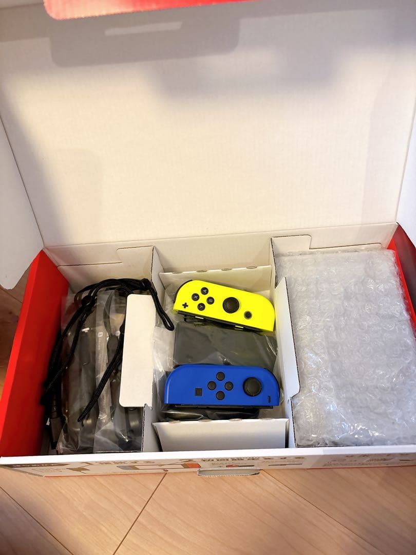 Switch本体&マリオカート(ジョイコン4つ付き