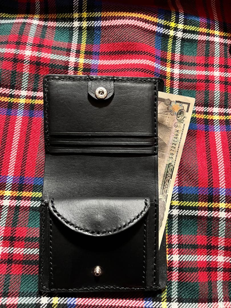 コンパクトウォレット フラワー&リーフ　スタッズ　レザー