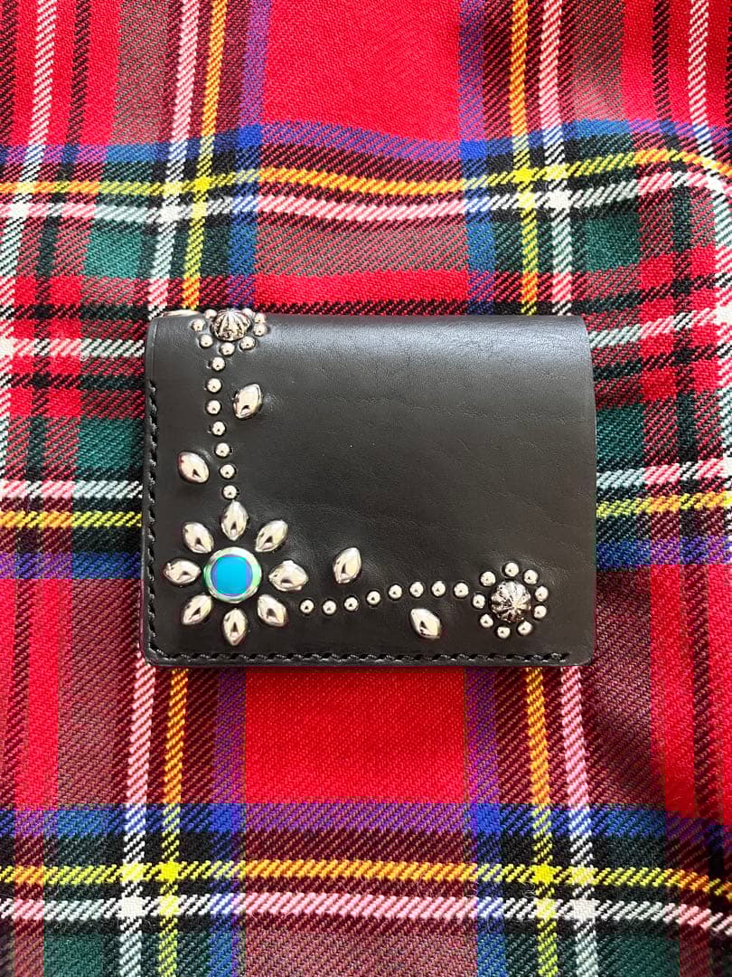 コンパクトウォレット フラワー&リーフ　スタッズ　レザー