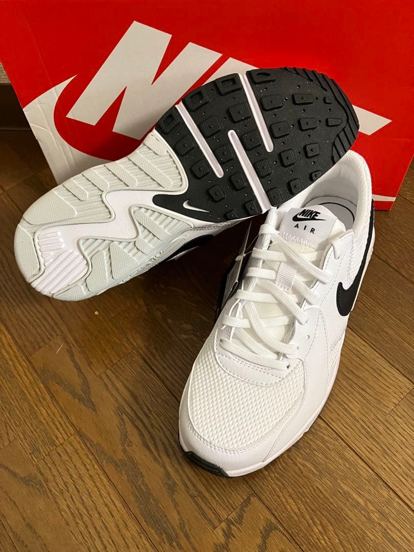 23.5cm ナイキ エアマックス エクシー ホワイト&ブラックカラー