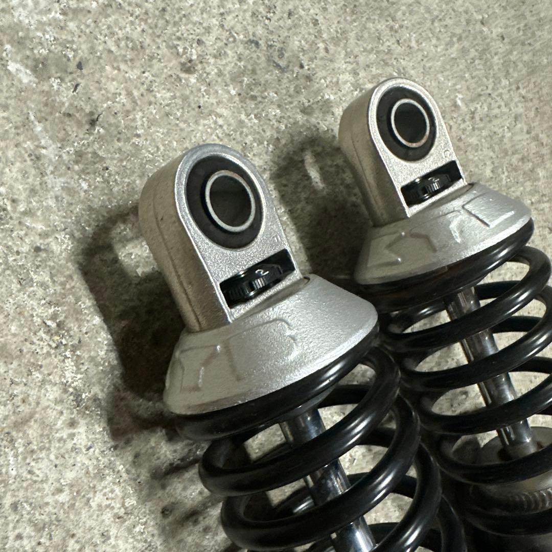 カヤバ　KYB リアサスペンション