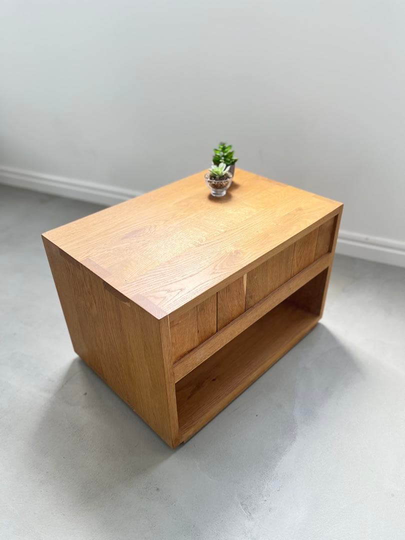 オーク無垢材の木製サイドテーブル