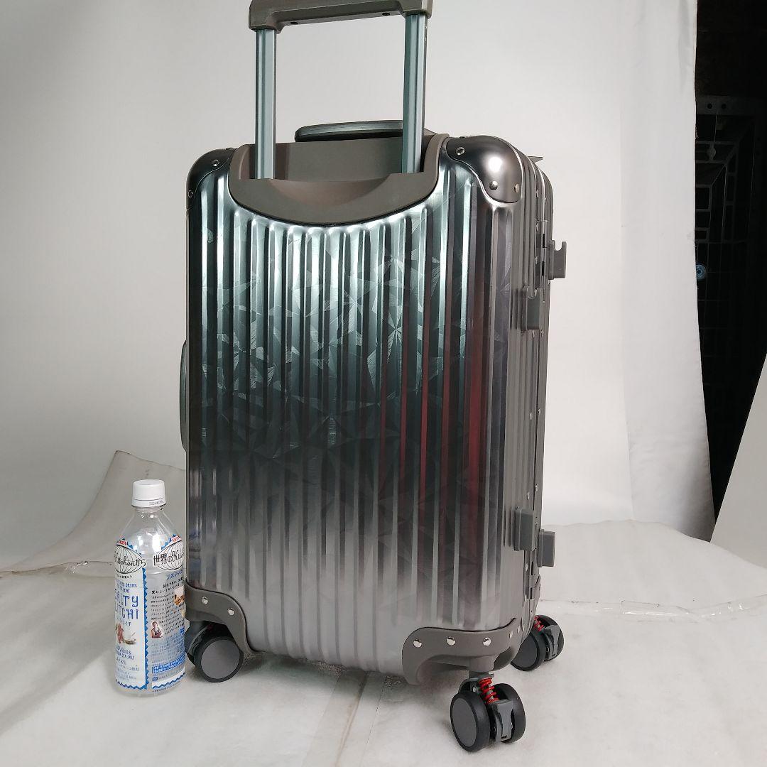 50　訳あり　着脱式タイヤ　オールアルミ製　スーツケース　ジオメ柄ガンメタリック
