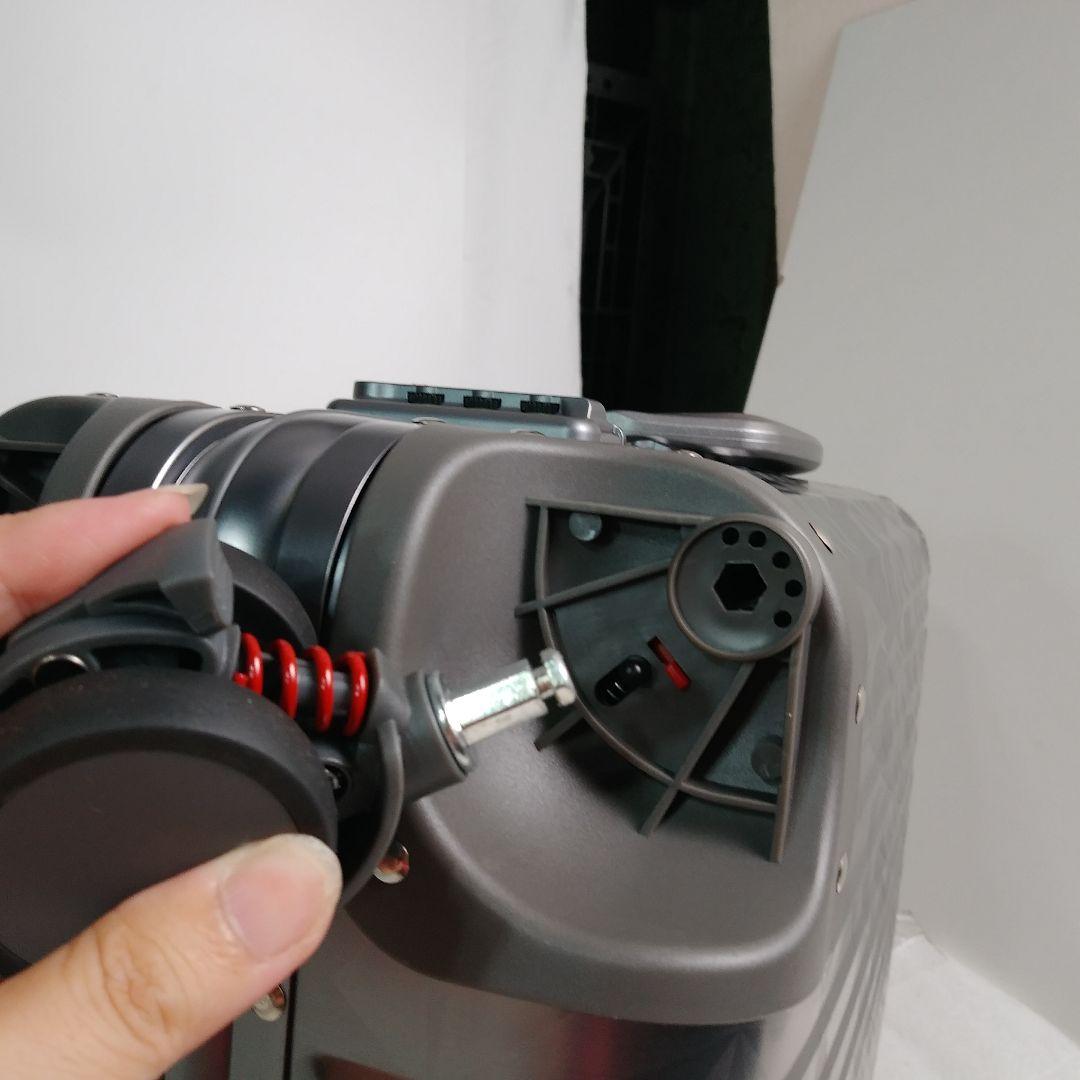 50　訳あり　着脱式タイヤ　オールアルミ製　スーツケース　ジオメ柄ガンメタリック