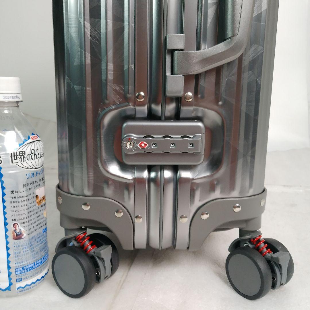 50　訳あり　着脱式タイヤ　オールアルミ製　スーツケース　ジオメ柄ガンメタリック