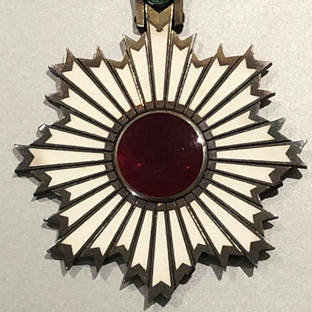 【訳アリ特価】 日本軍 陸軍 海軍 勲章 記章 徽章 勲三等旭日中綬章 本体のみ